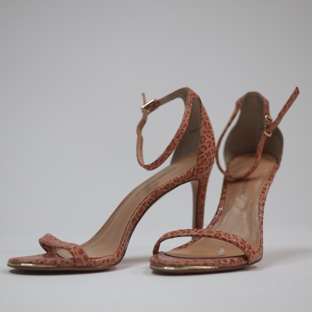 NWOT BANANA REPUBLIC size 9 strappy heels